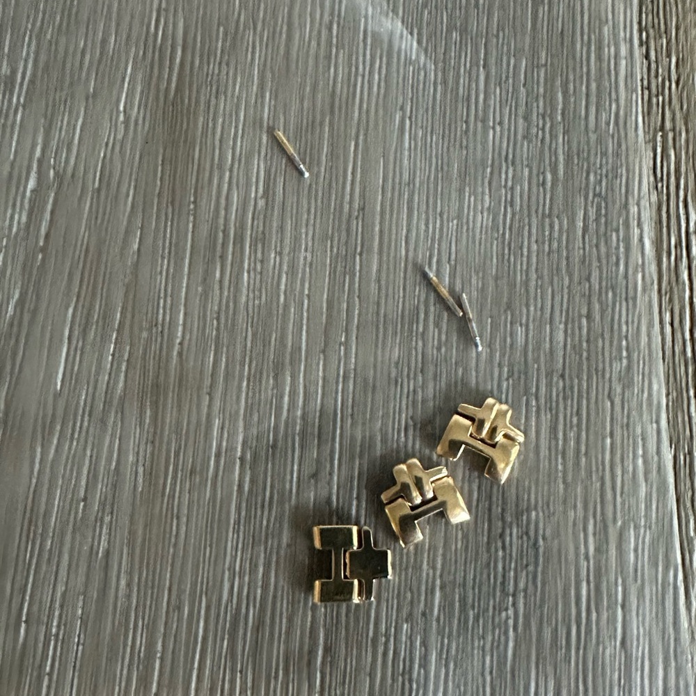 Movado Ladies goldtone watch - comes in original packaging and box - Picture 5 of 5